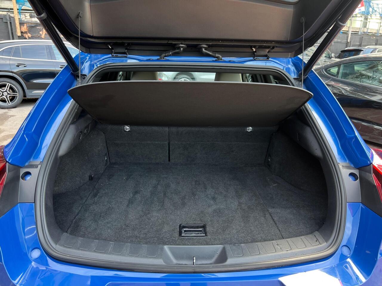 Lexus UX — photo 64
