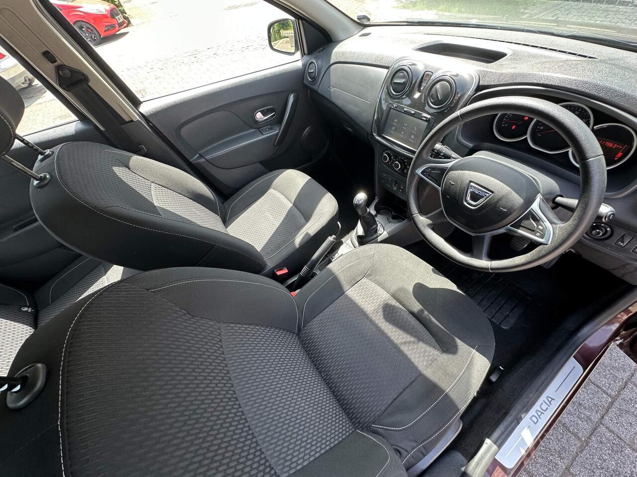 Dacia Sandero — photo 14
