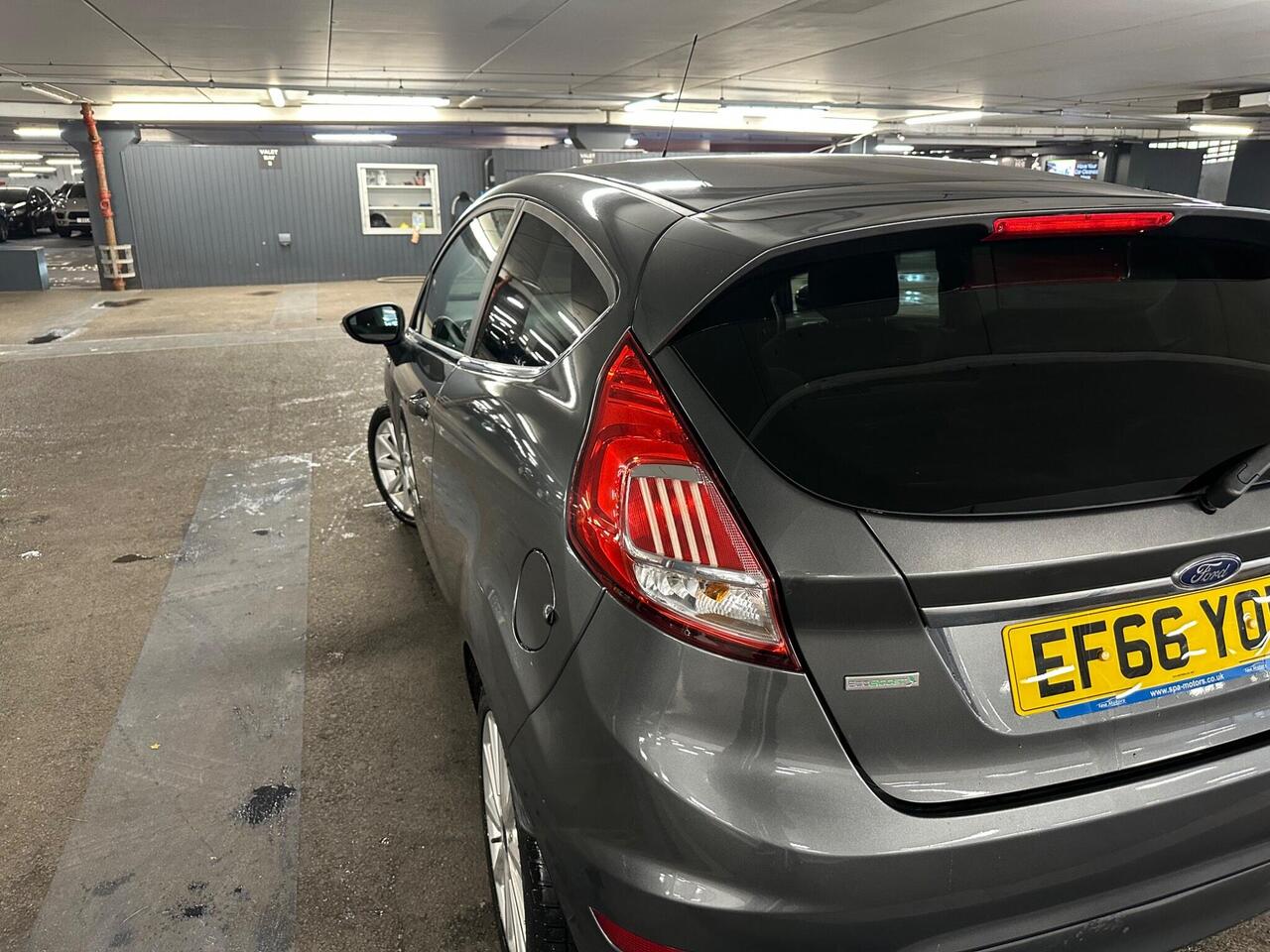 Ford Fiesta — photo 3