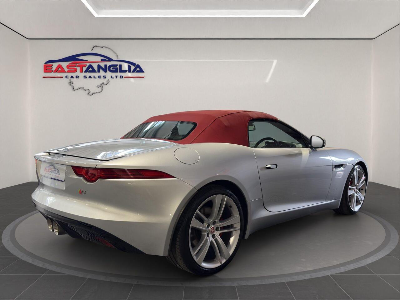 Jaguar F-Type — photo 8