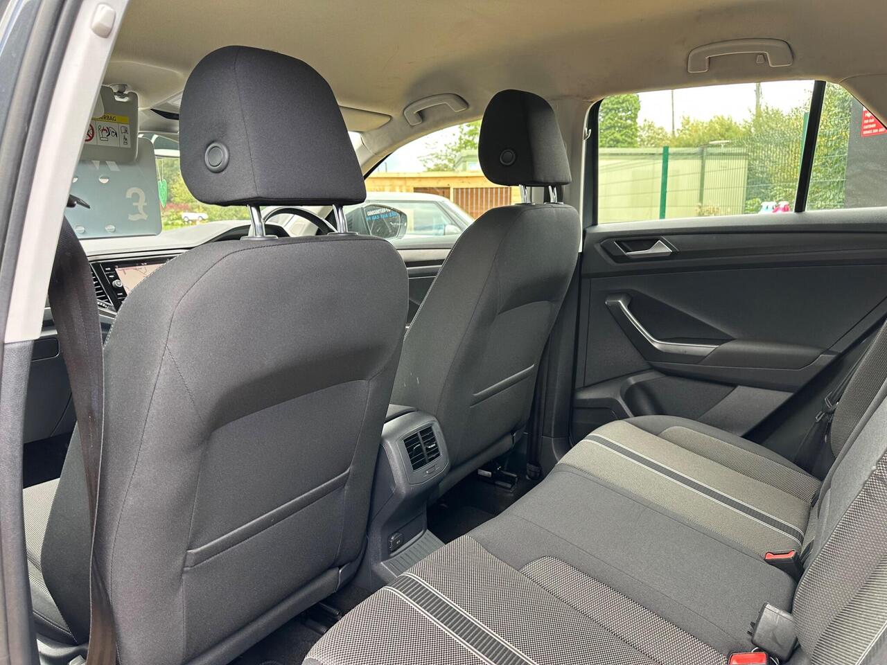 Volkswagen T-Roc — photo 19