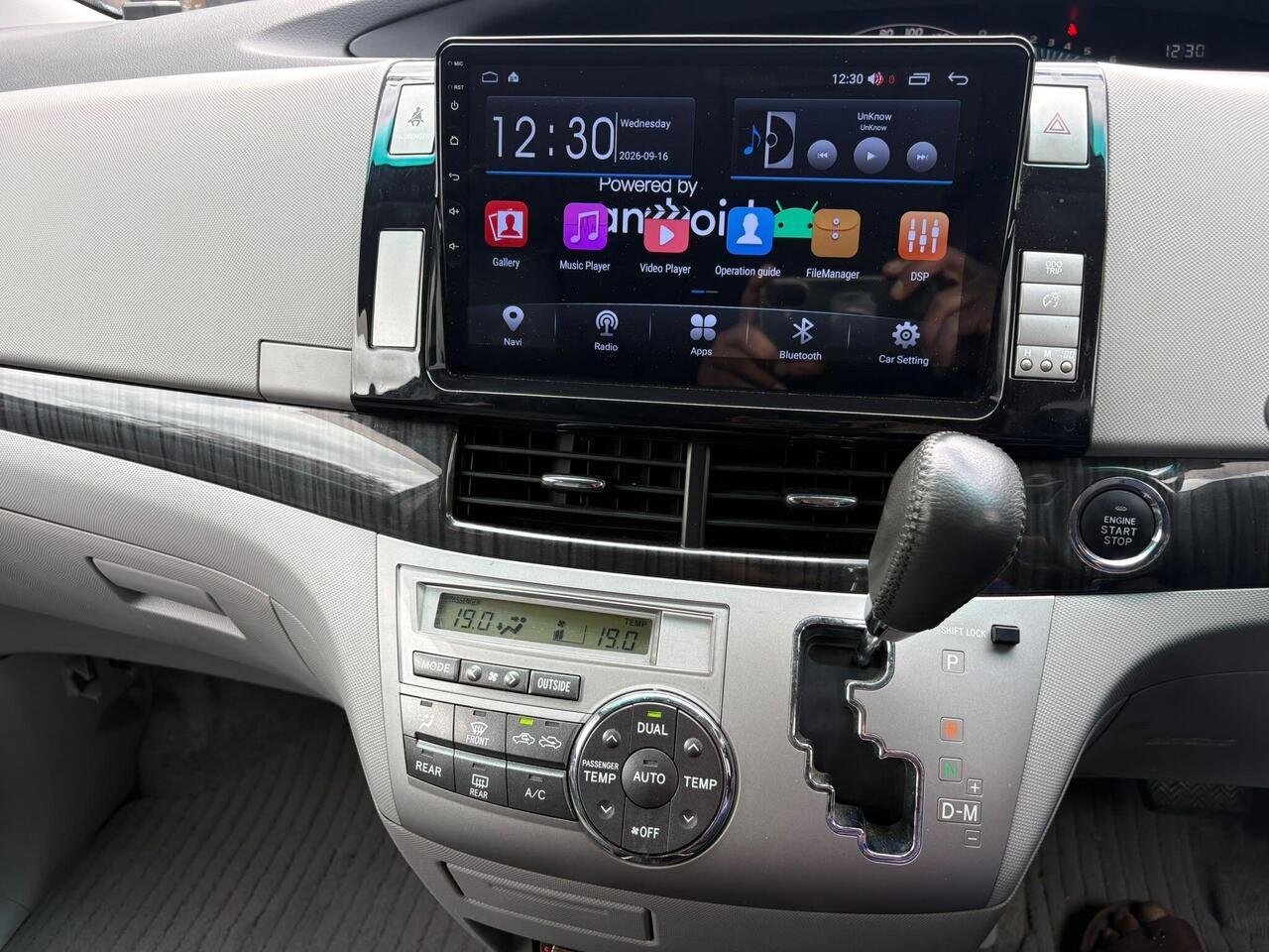 Toyota Estima — photo 34