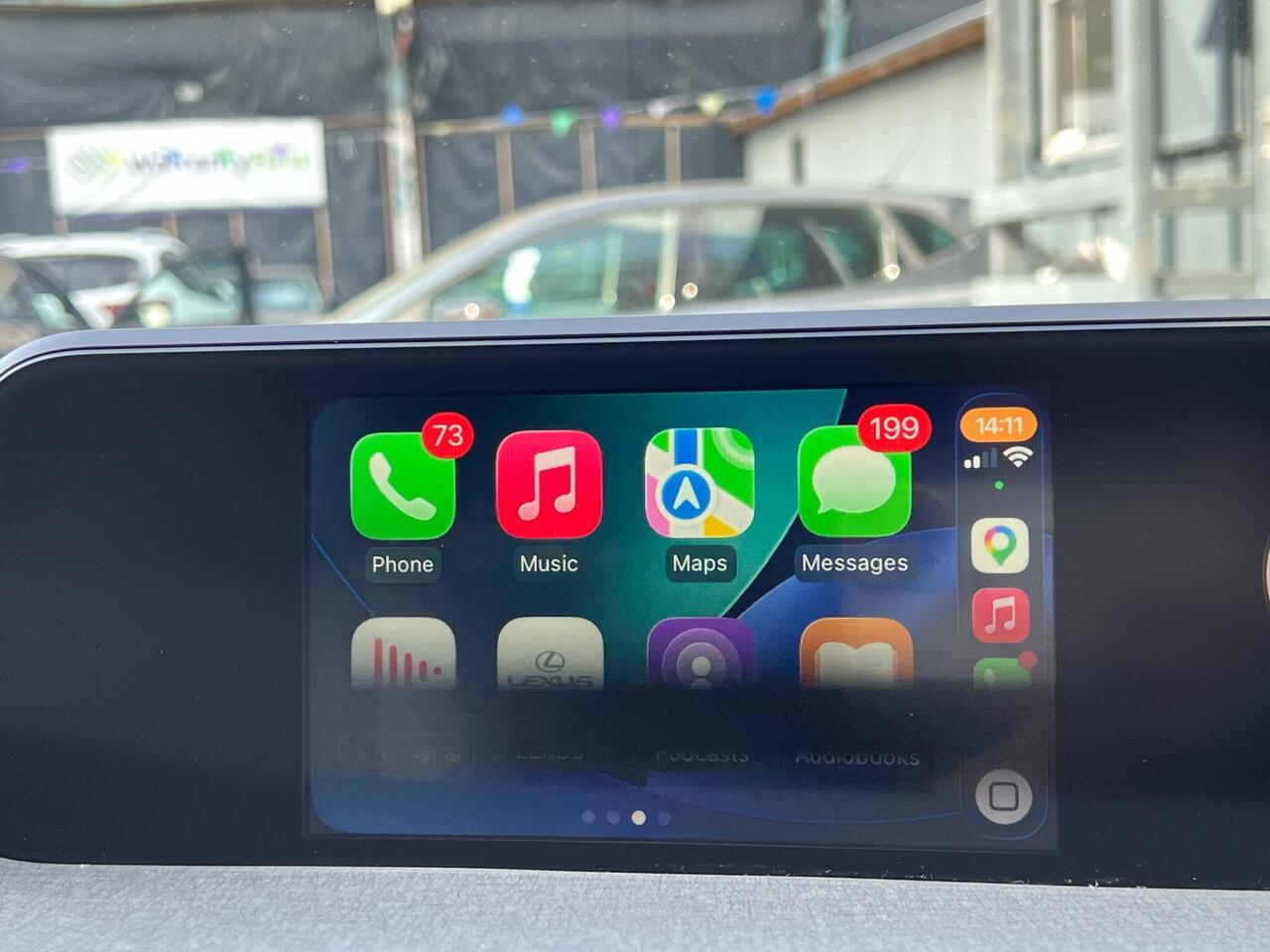 Lexus UX — photo 58