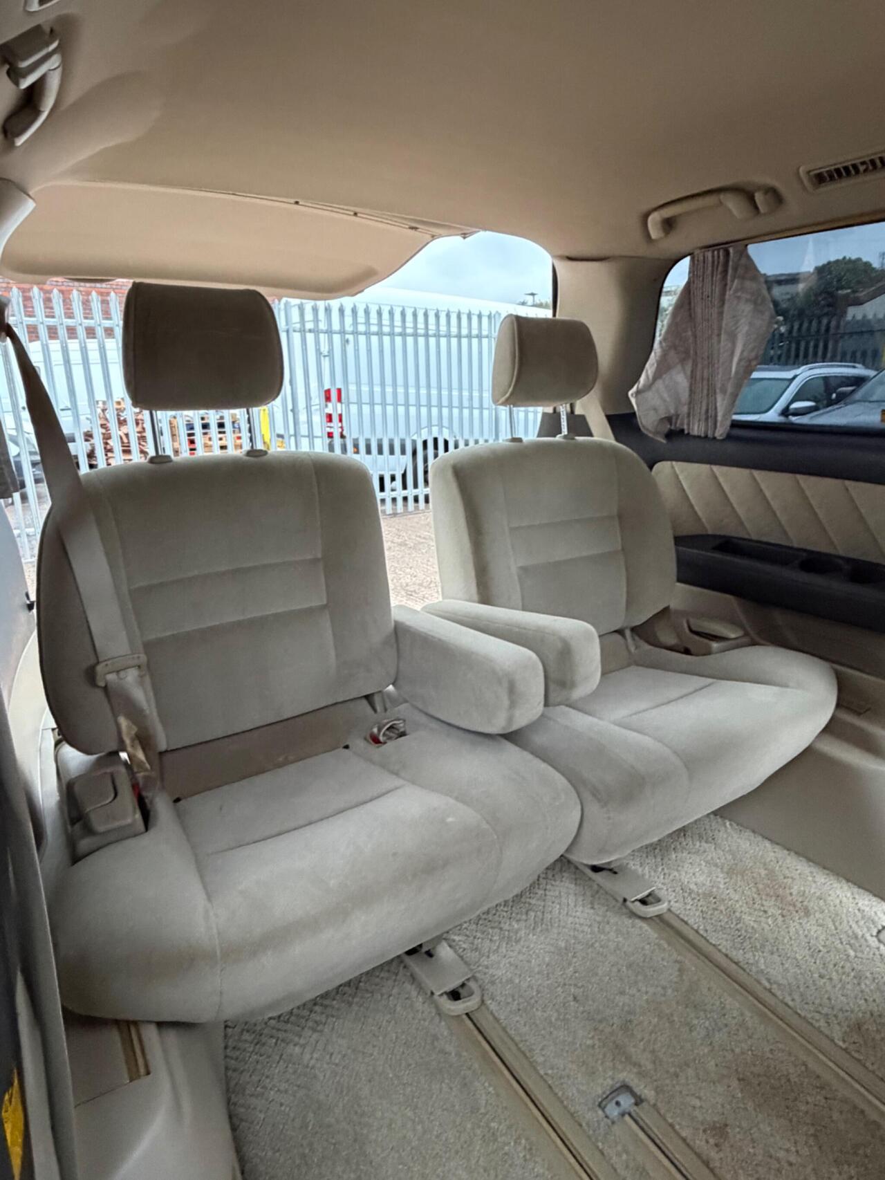 Toyota Alphard — photo 18