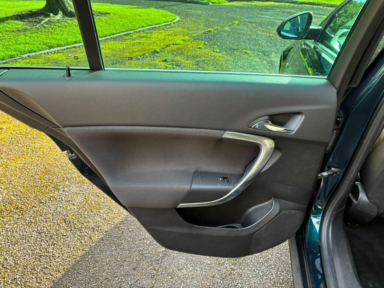 Vauxhall Insignia — photo 16