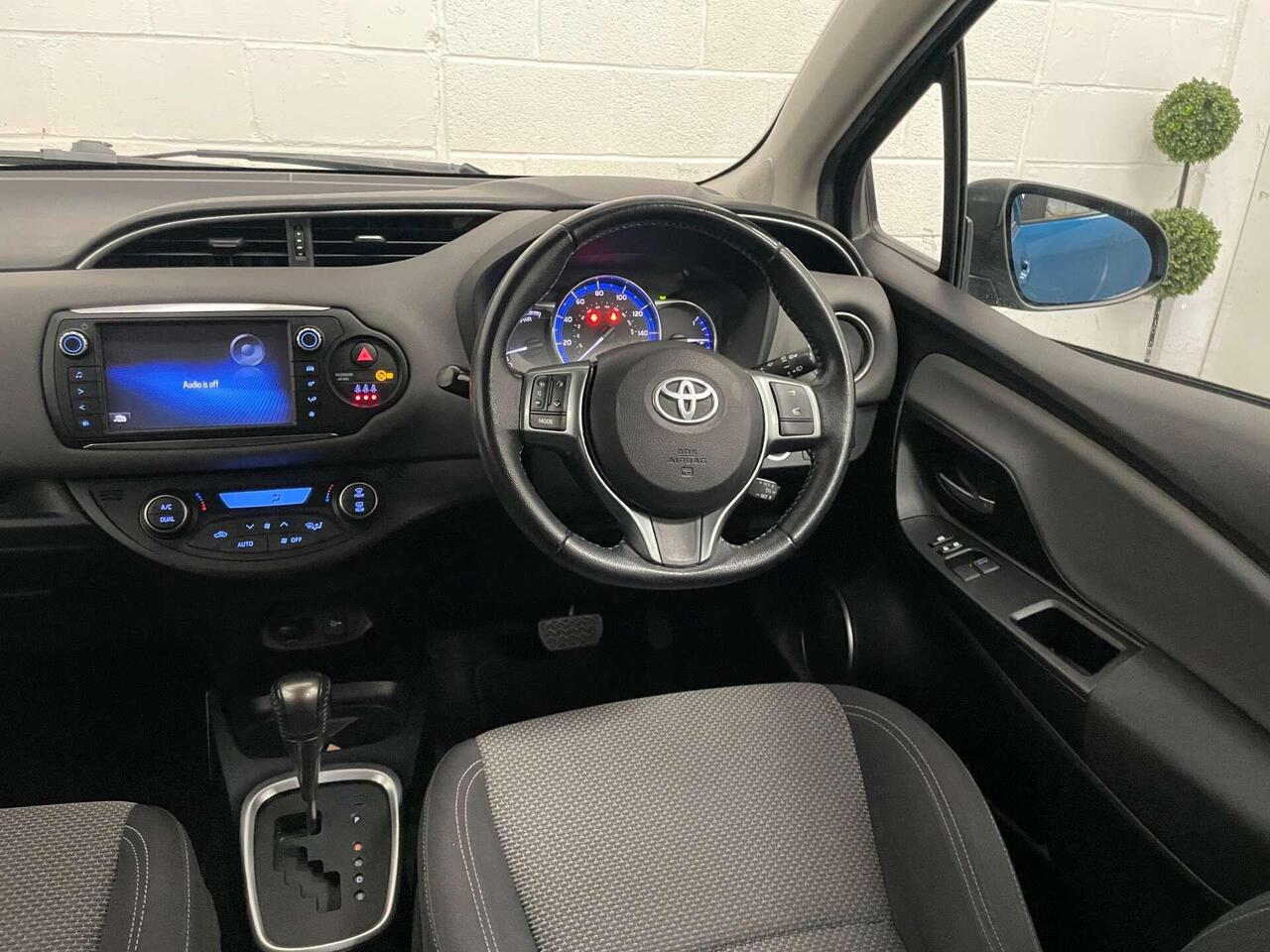 Toyota Yaris — photo 40