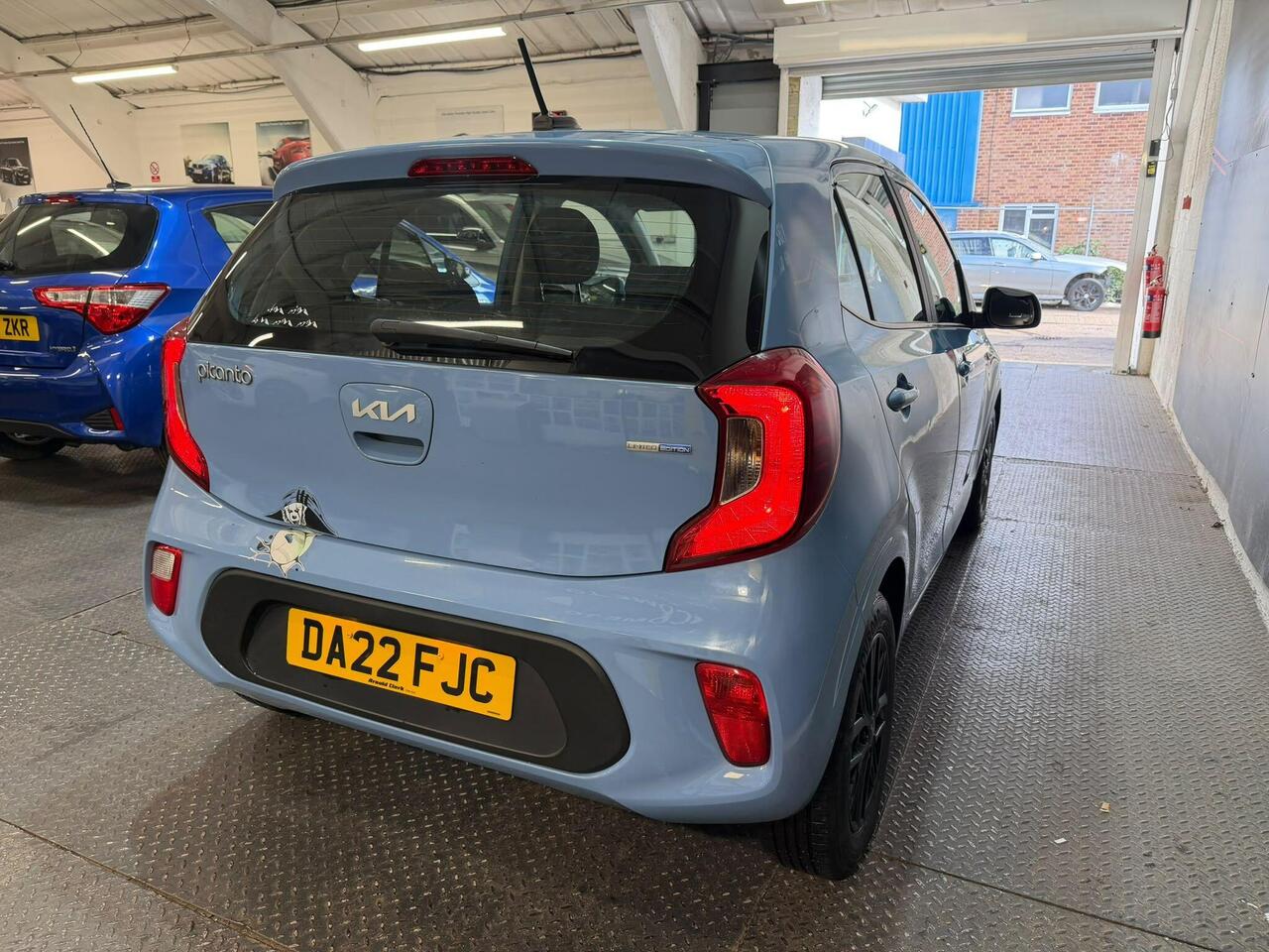 Kia Picanto — photo 8