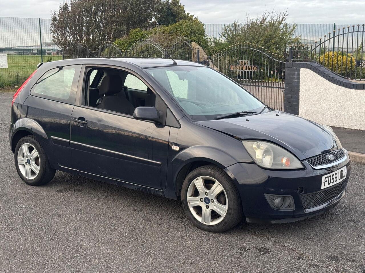 Ford Fiesta — photo 2