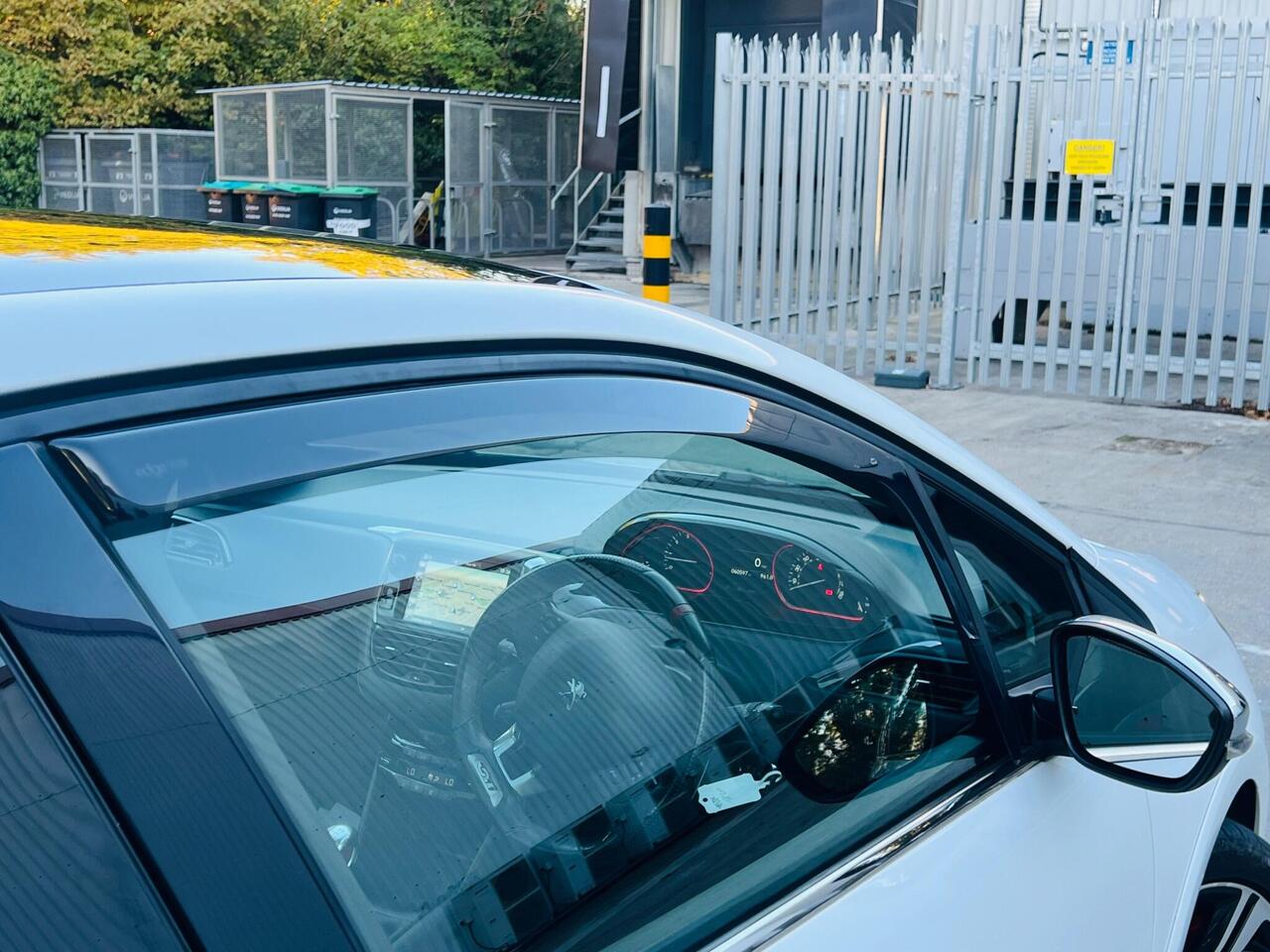 Peugeot 208 — photo 6