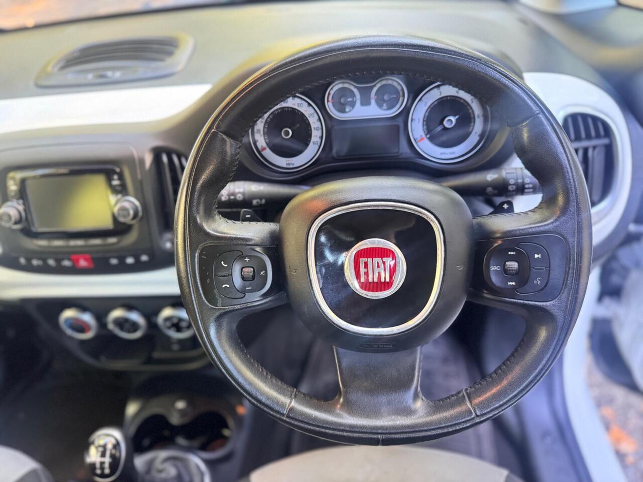 Fiat 500L — photo 28