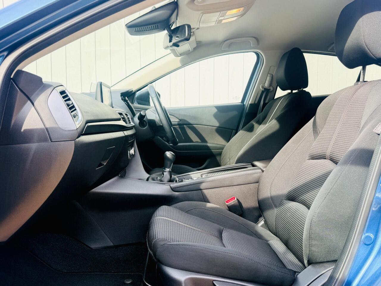 Mazda Mazda3 — photo 27