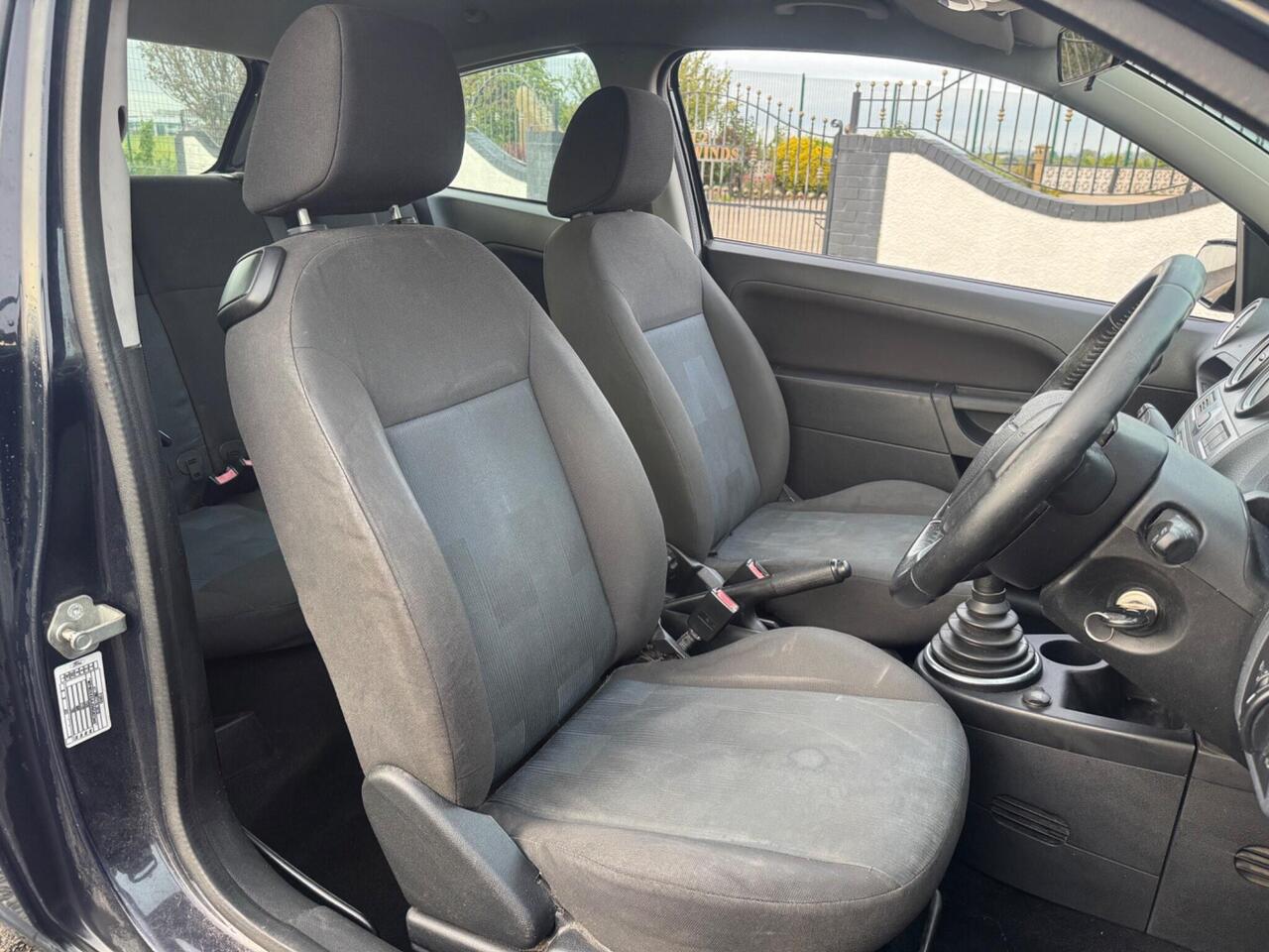 Ford Fiesta — photo 10