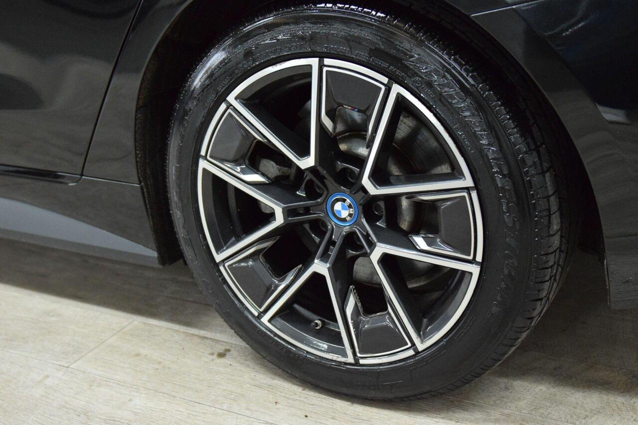 BMW i4 — photo 9