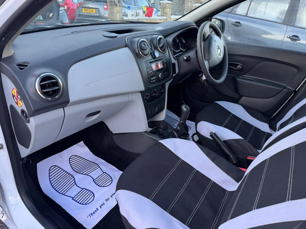 Dacia Sandero — photo 11