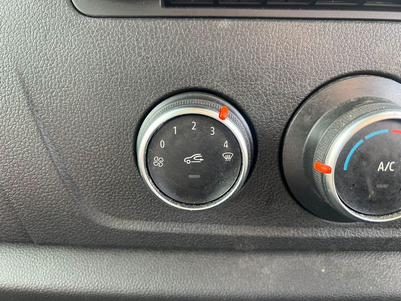 Renault Master — photo 28