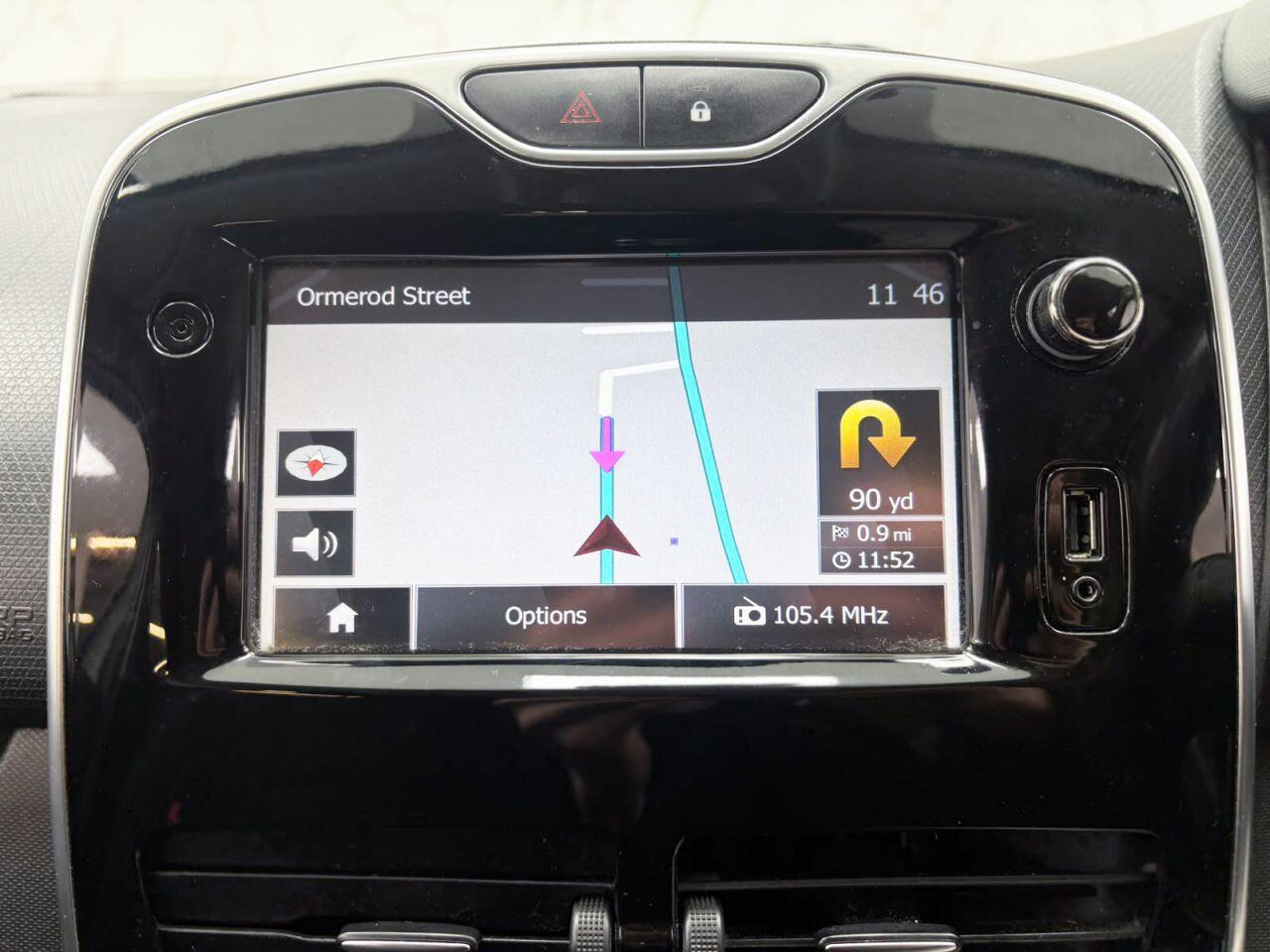 Renault Clio — photo 14