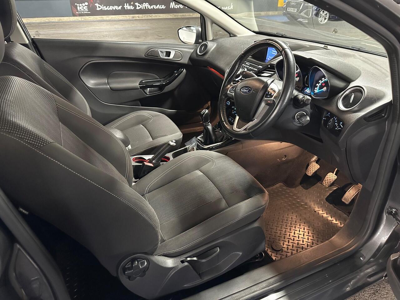 Ford Fiesta — photo 17