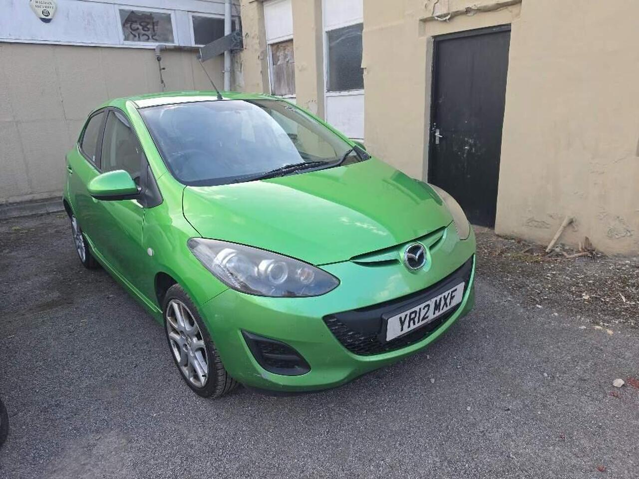 Mazda Mazda2 — photo 1