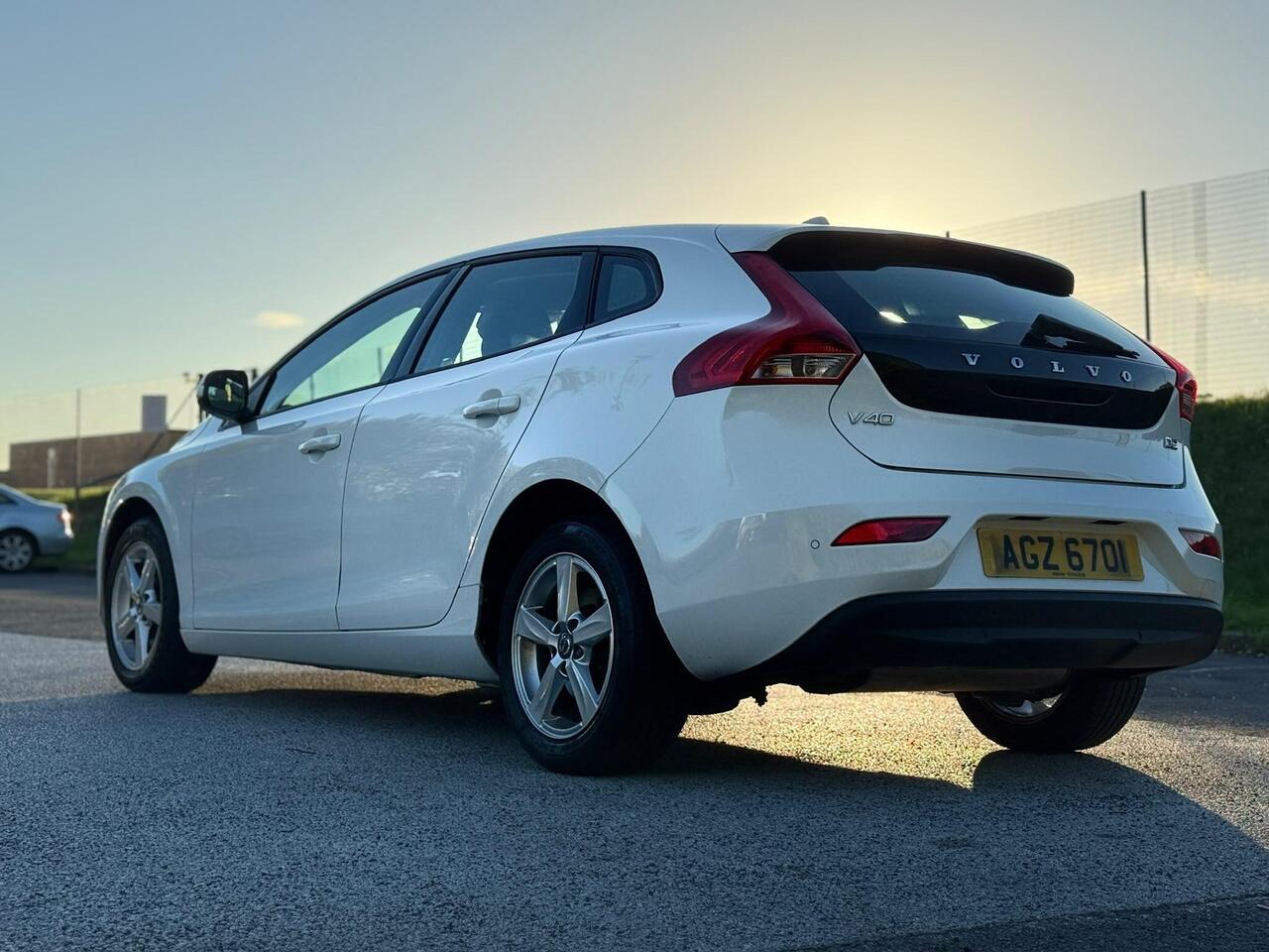 Volvo V40 — photo 11