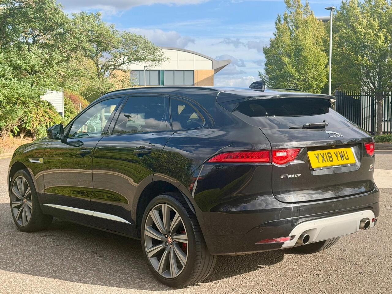 Jaguar F-PACE — photo 2