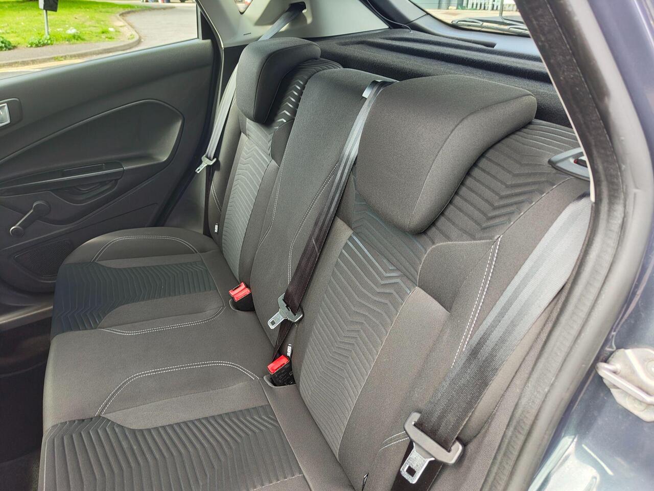 Ford Fiesta — photo 27