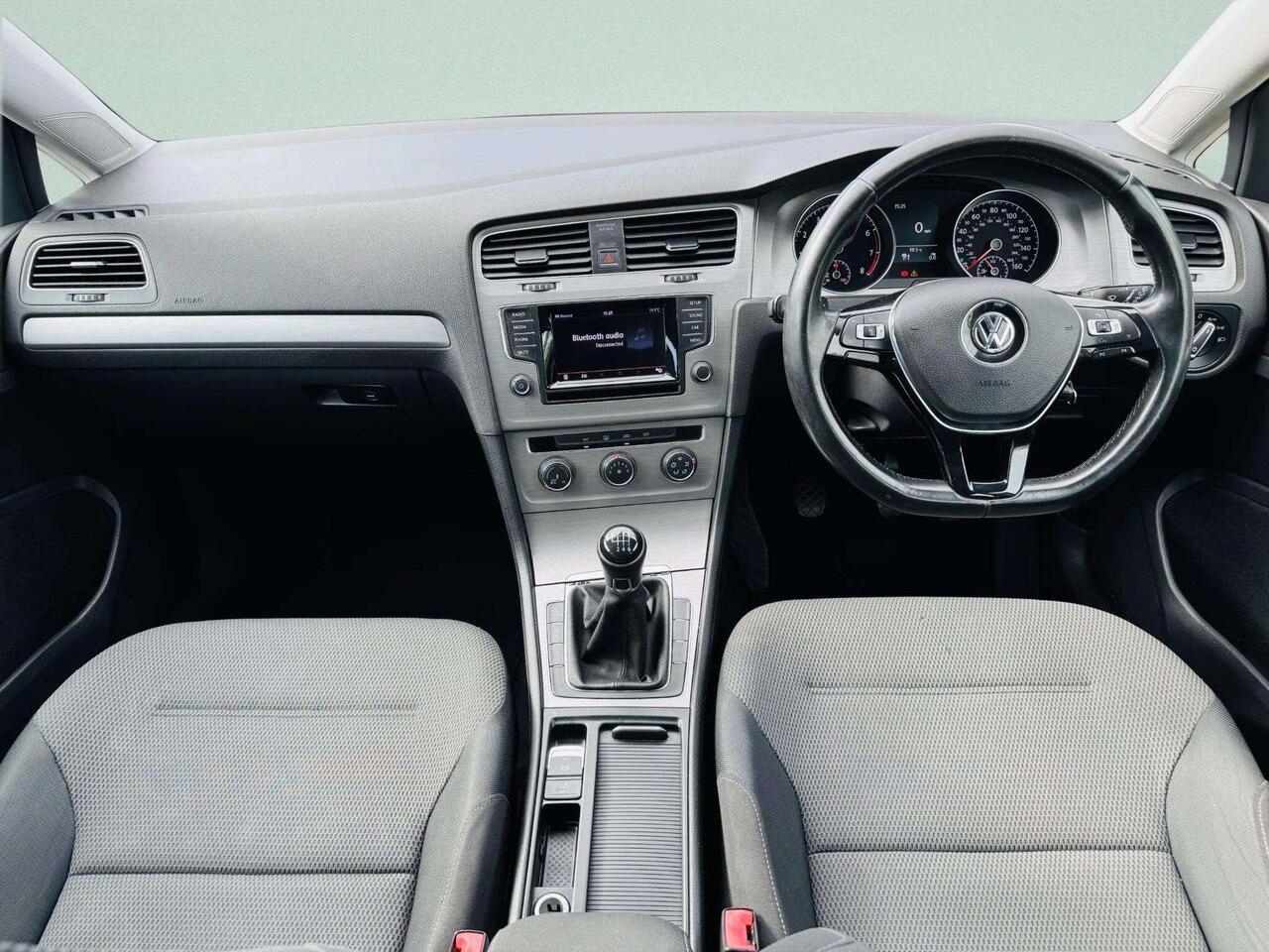 Volkswagen Golf — photo 17