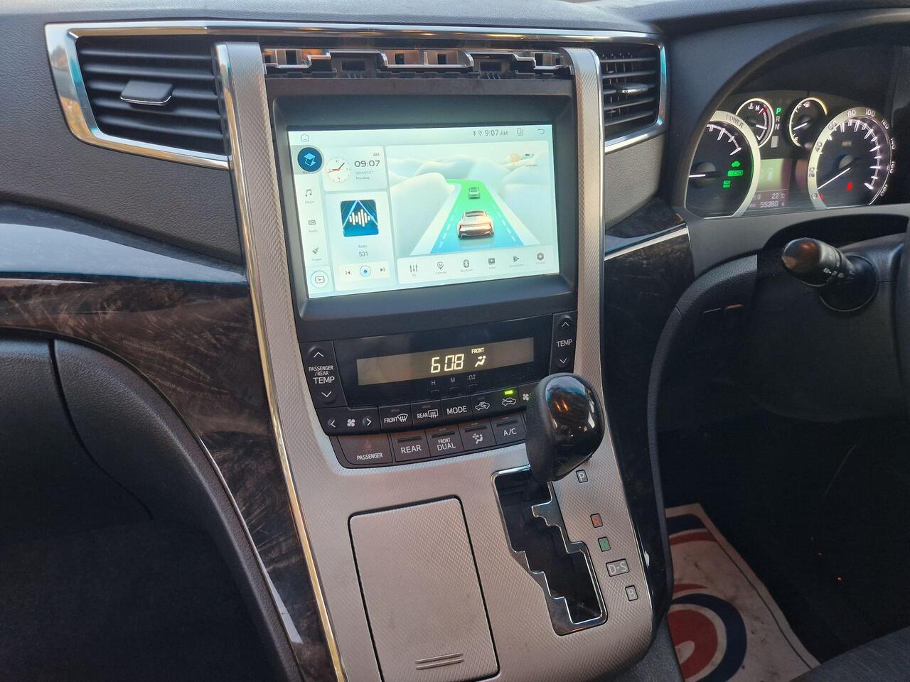Toyota Vellfire — photo 27