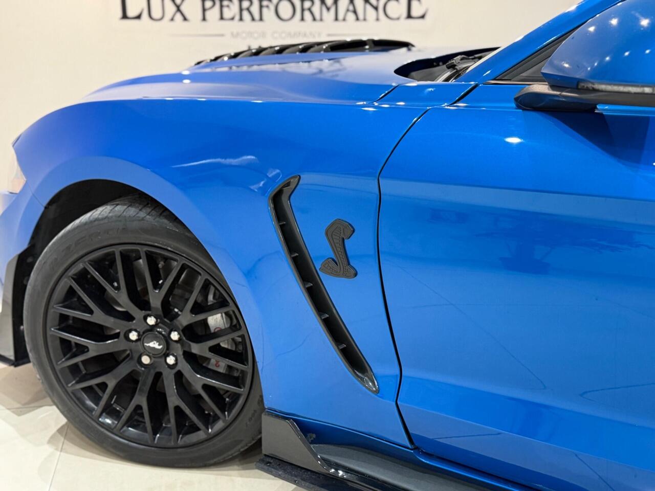 Ford Mustang — photo 8