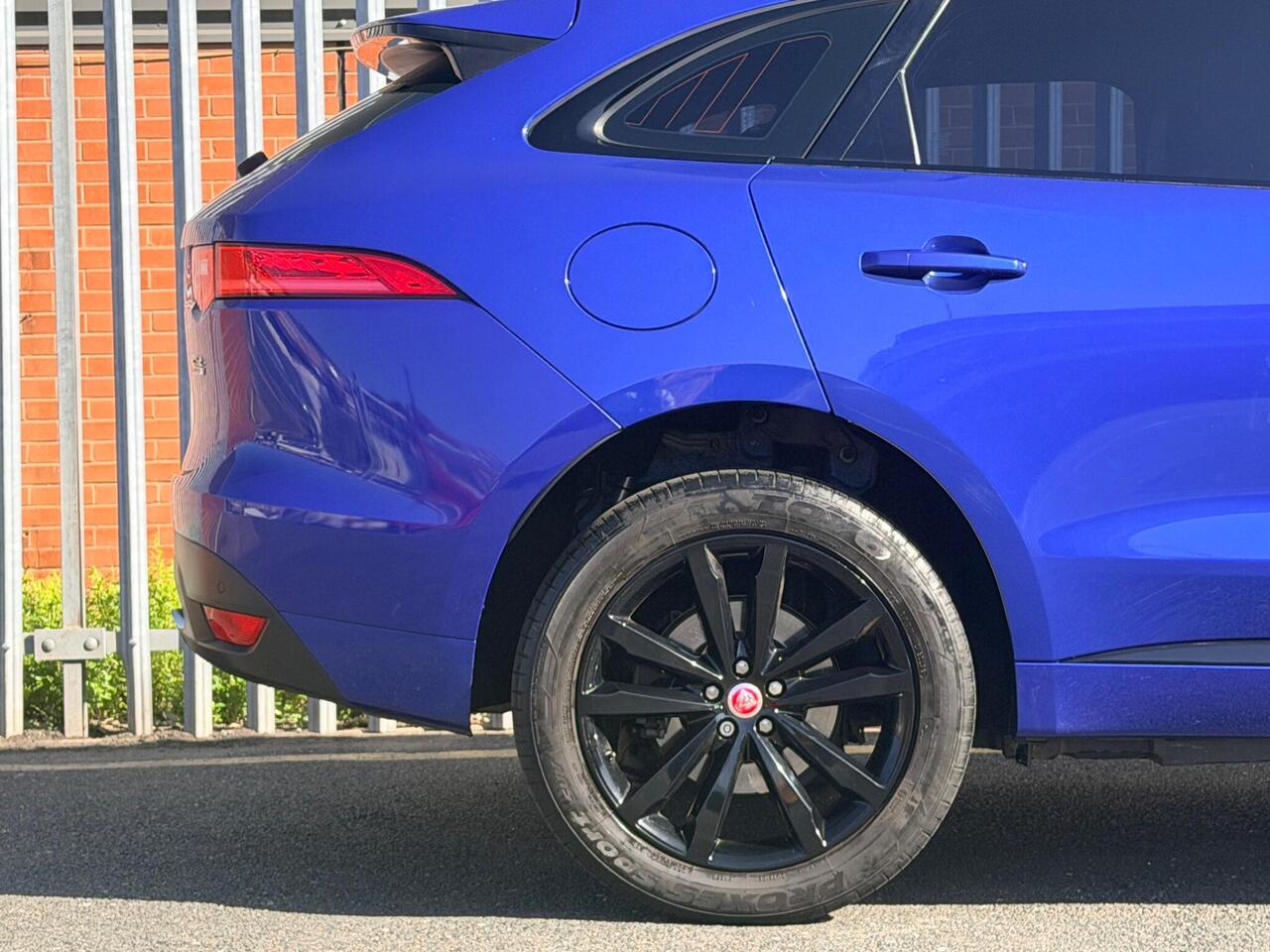 2017 Jaguar F-PACE 2.0 P250i R-Sport Auto AWD Euro 6 (s/s) 5dr, photo 5