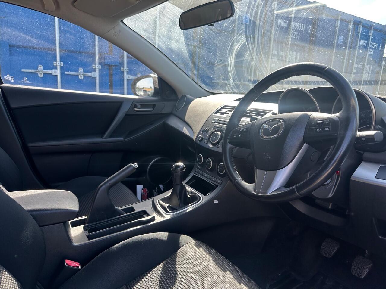 Mazda Mazda3 — photo 18
