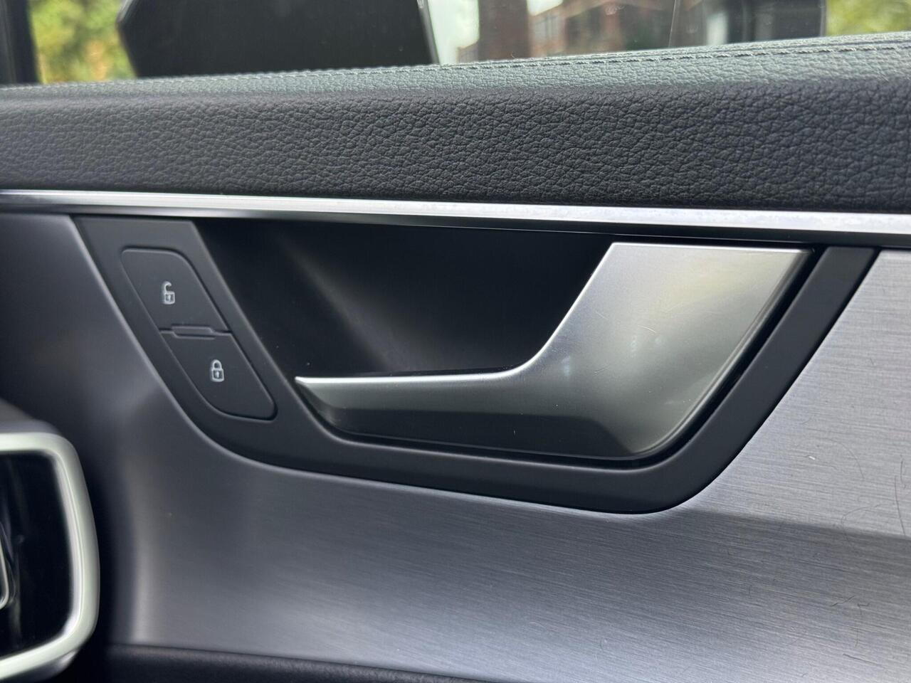 Audi A6 Saloon — photo 59