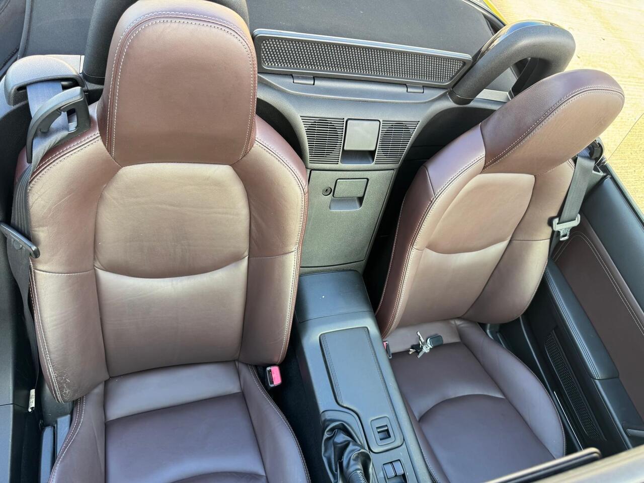 Mazda MX-5 — photo 14