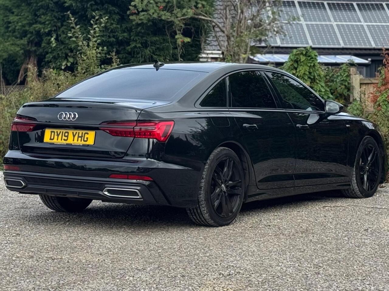Audi A6 Saloon — photo 10