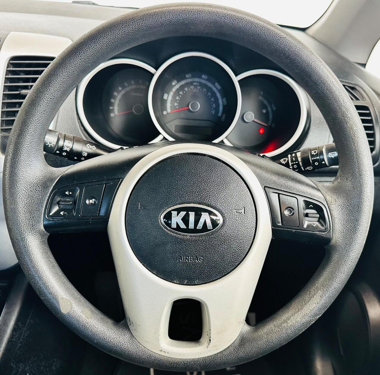 Kia Venga — photo 21