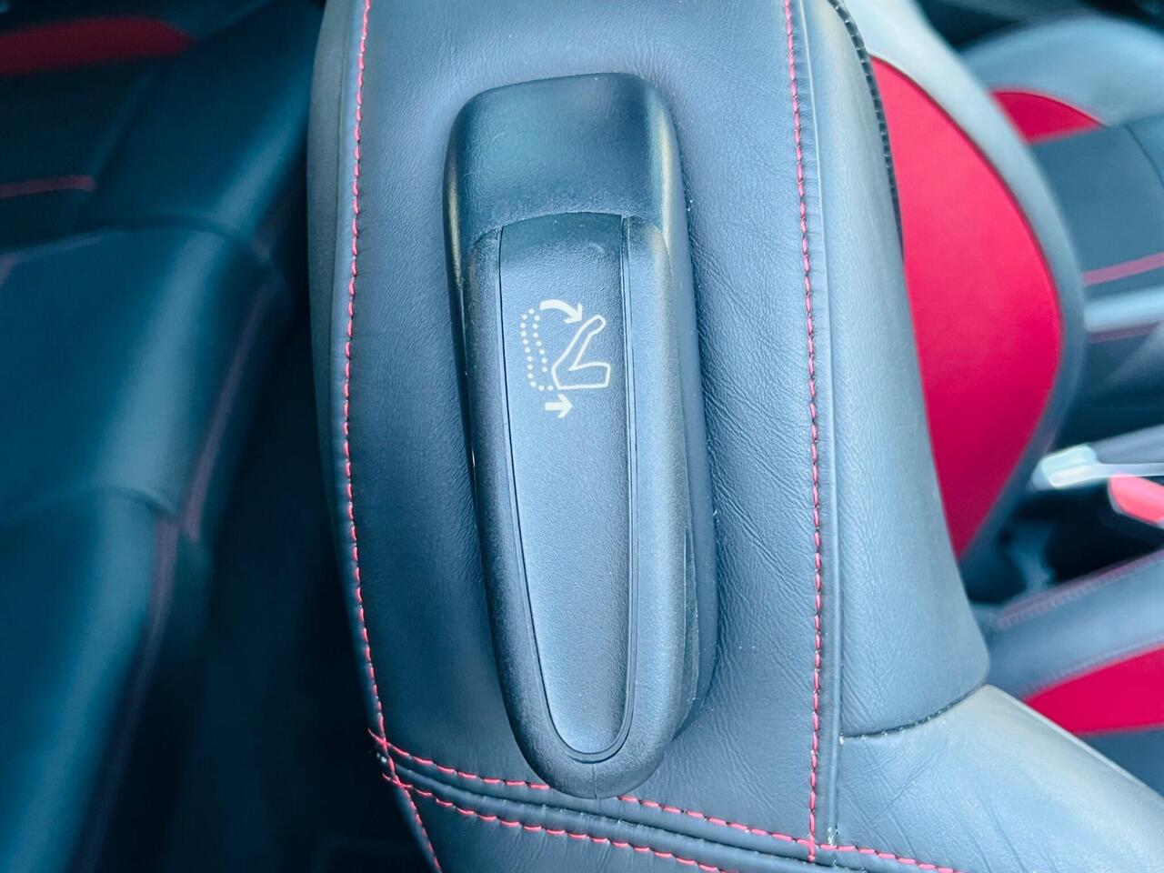 Peugeot 208 — photo 37