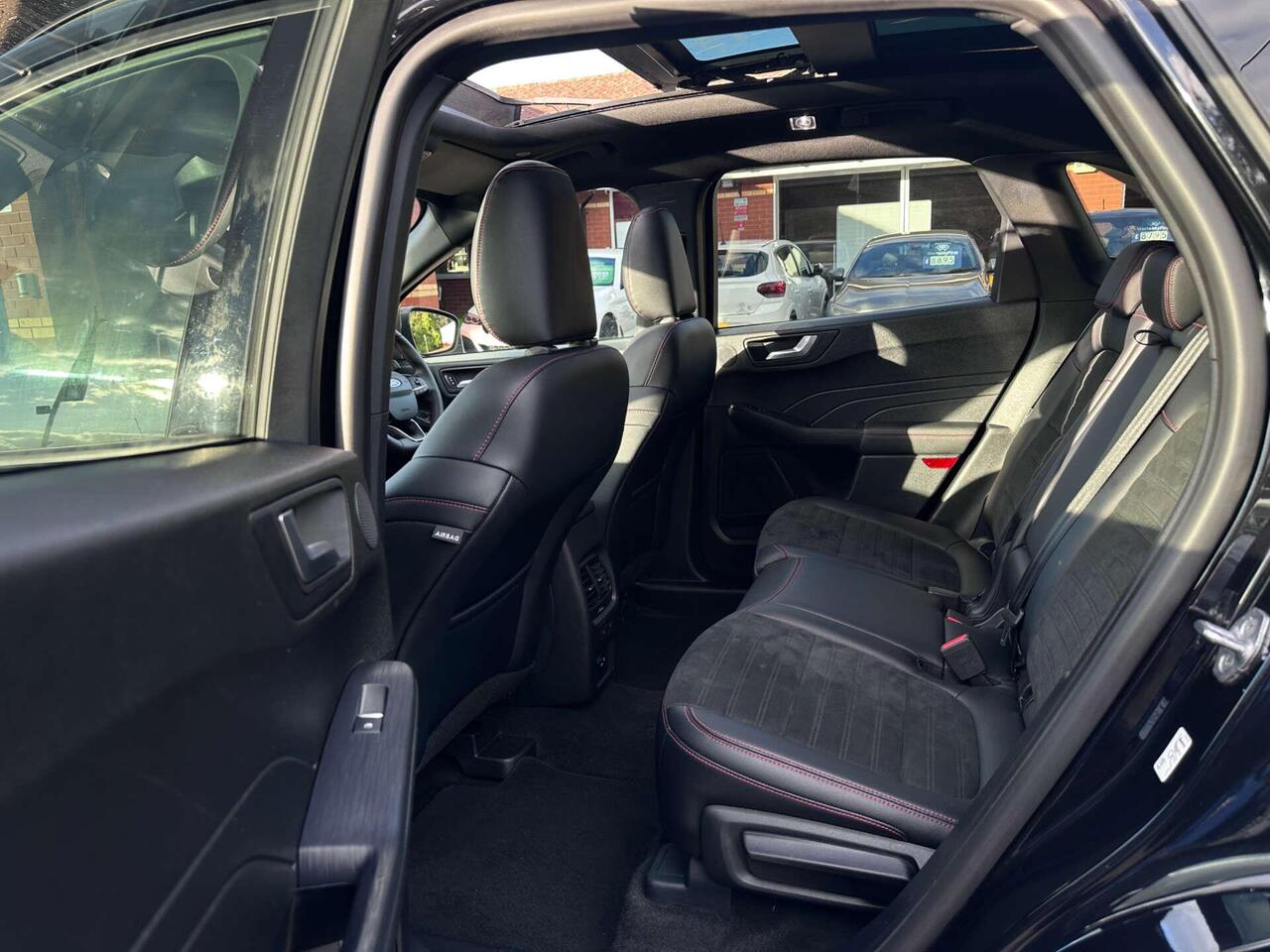 Ford Kuga — photo 31