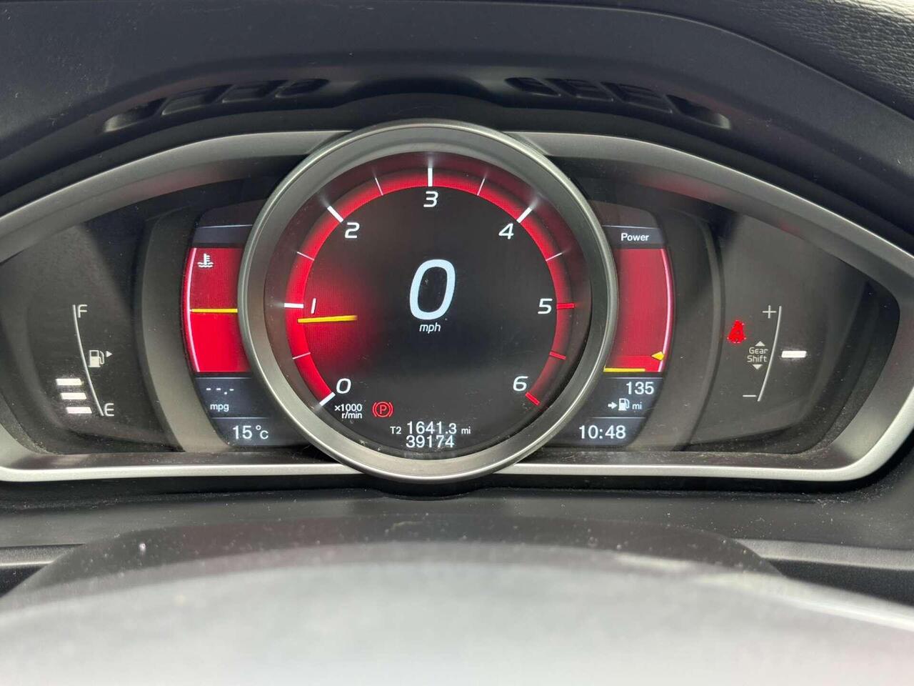 Volvo V40 — photo 23