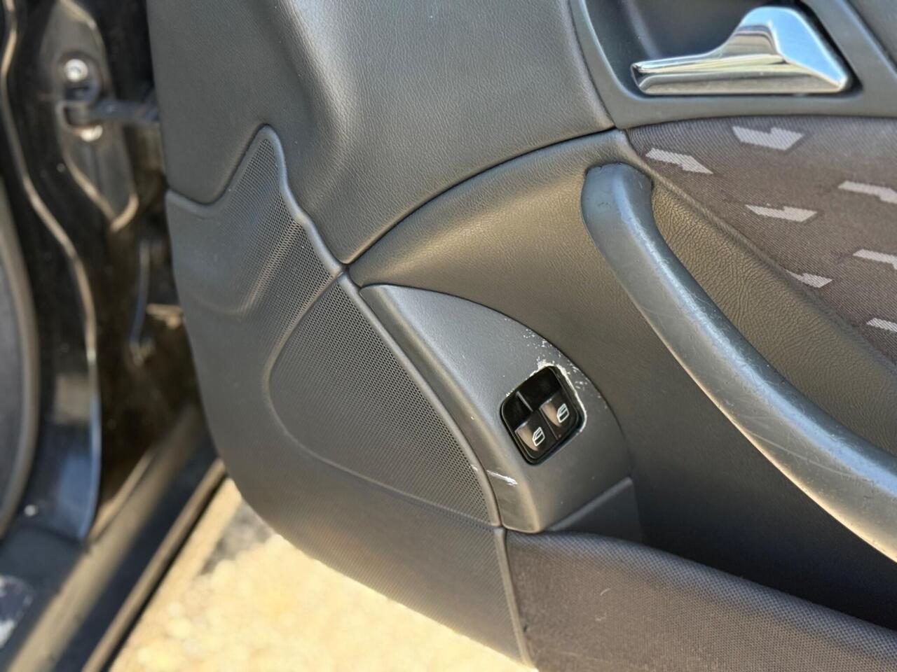 Mercedes-Benz C Class — photo 24