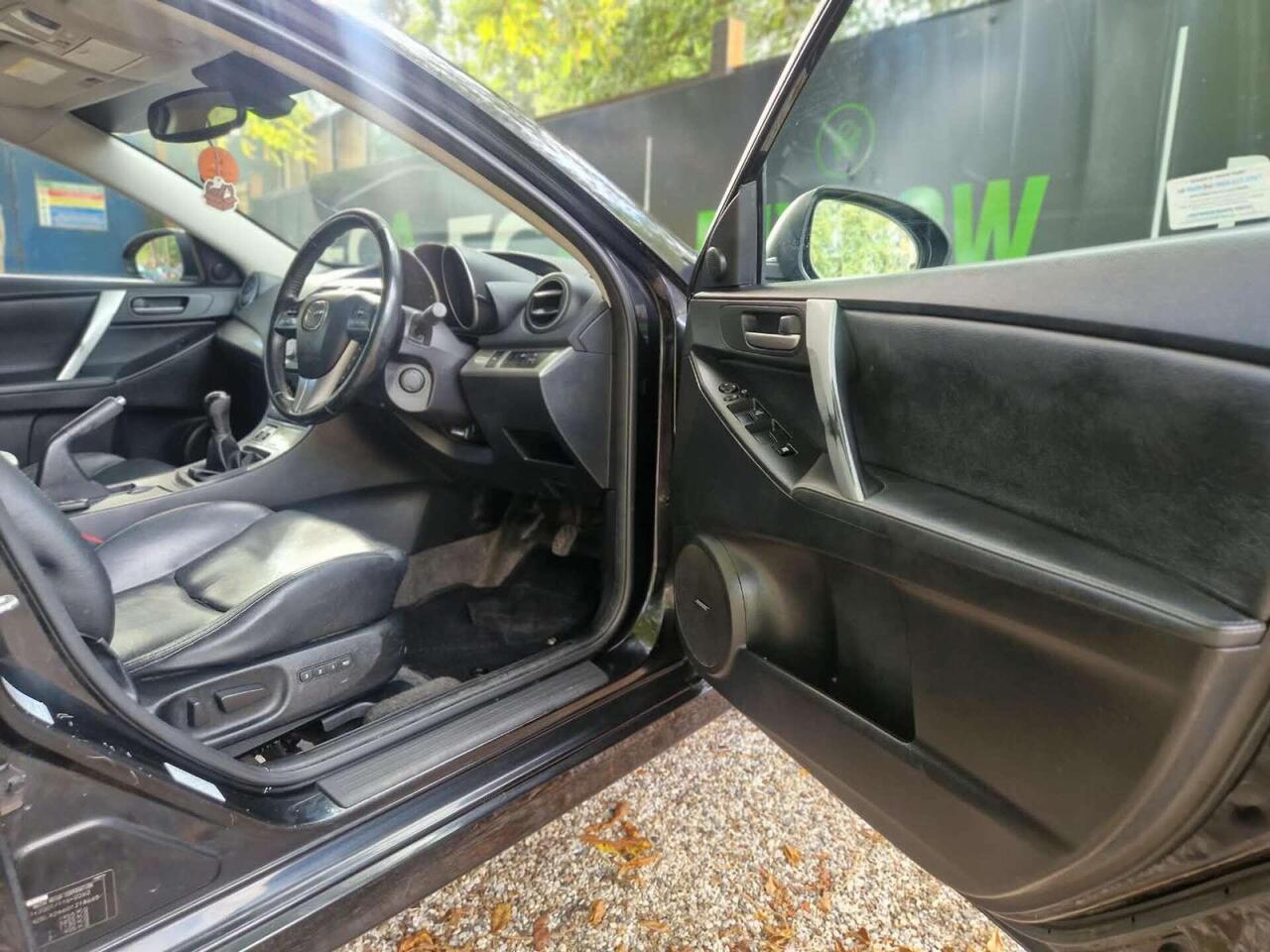 Mazda Mazda3 — photo 21