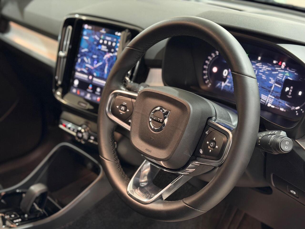 Volvo XC40 — photo 2