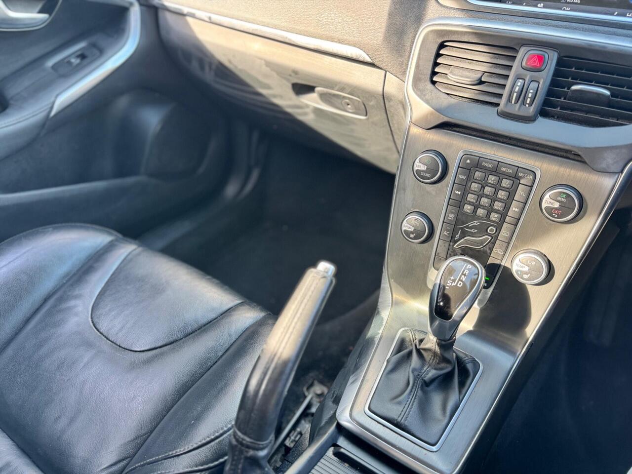 Volvo V40 — photo 10