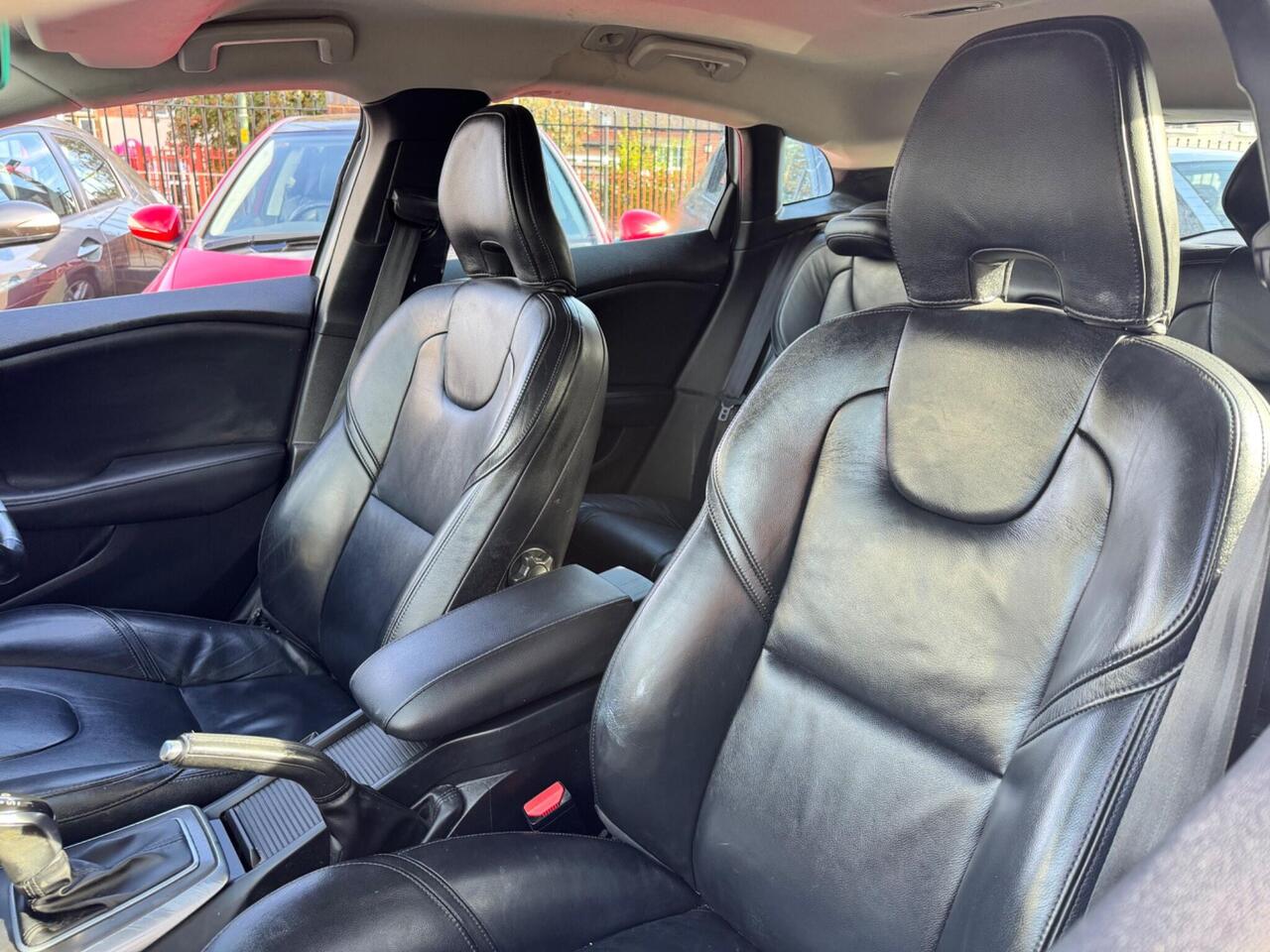 Volvo V40 — photo 19