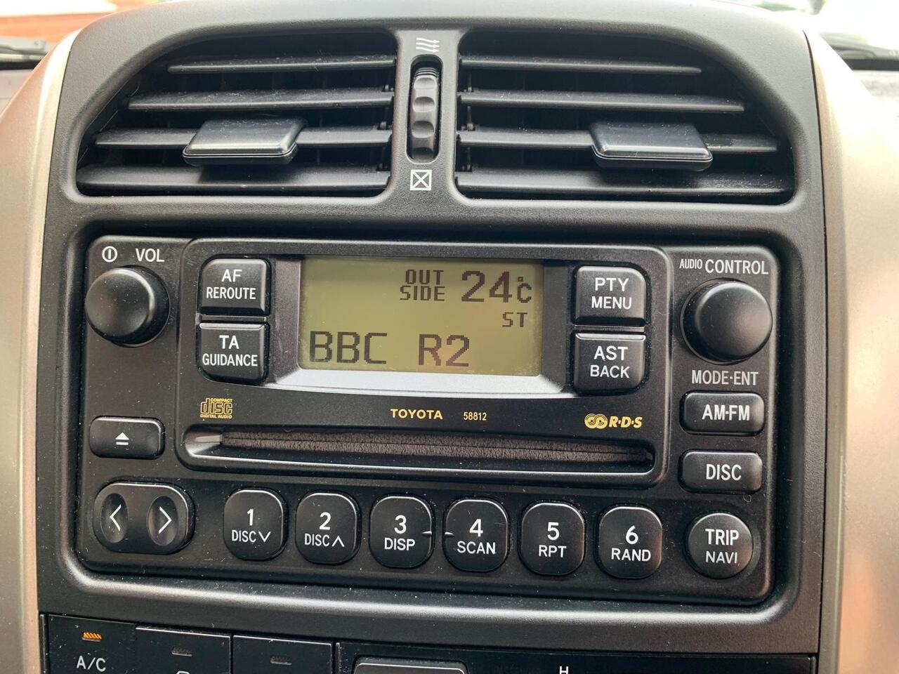 Toyota RAV4 — photo 17