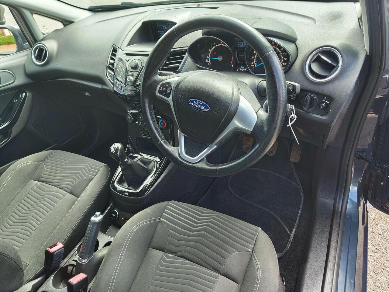 Ford Fiesta — photo 17