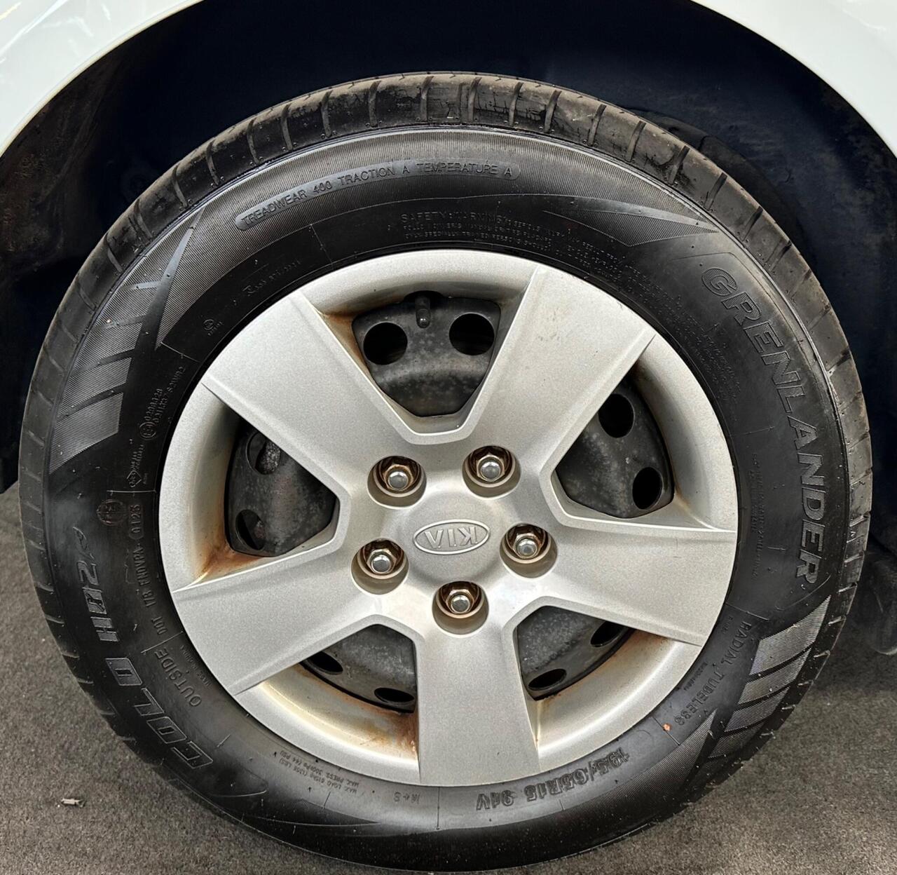 Kia Venga — photo 29