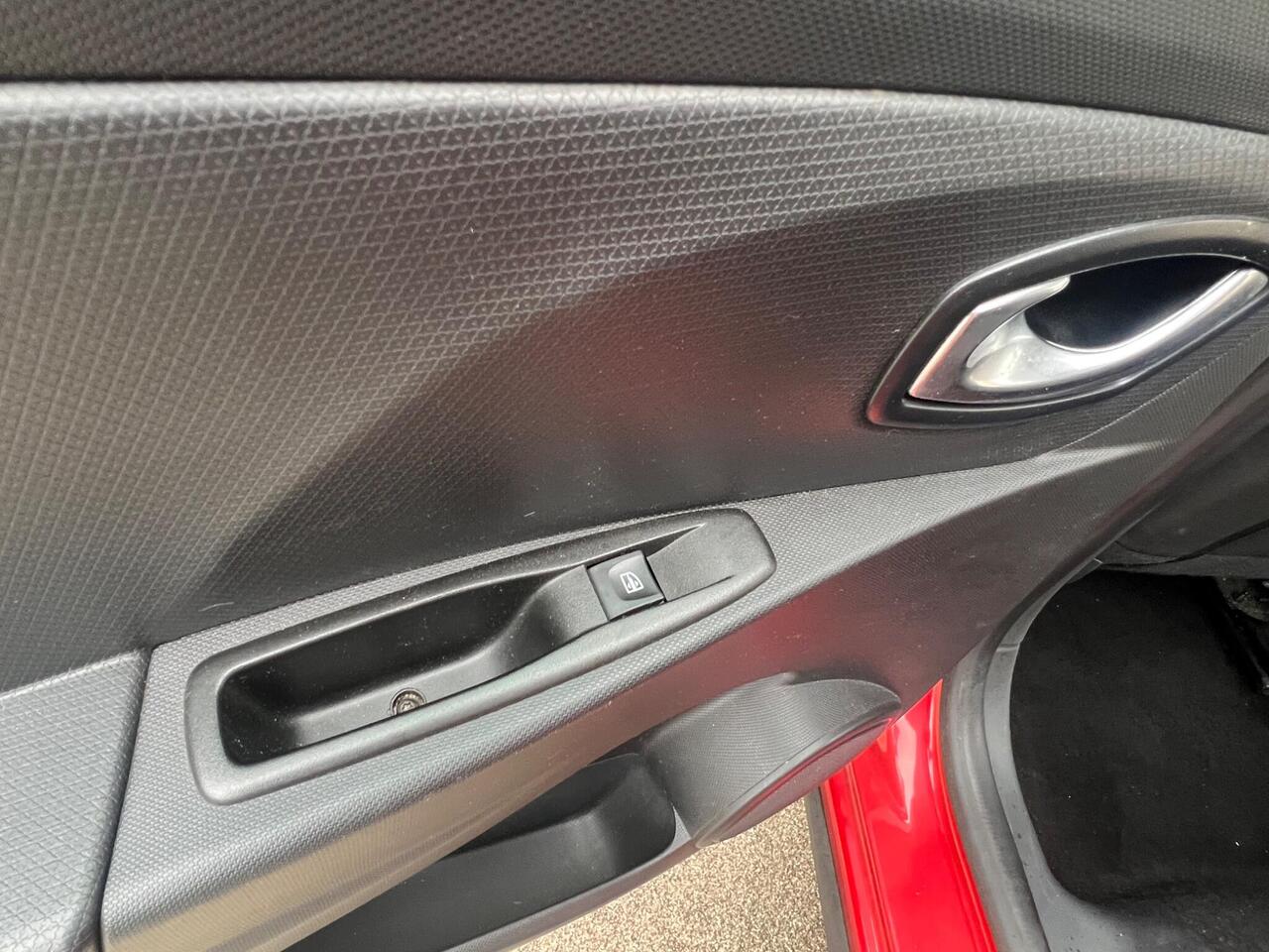 Renault Clio — photo 23