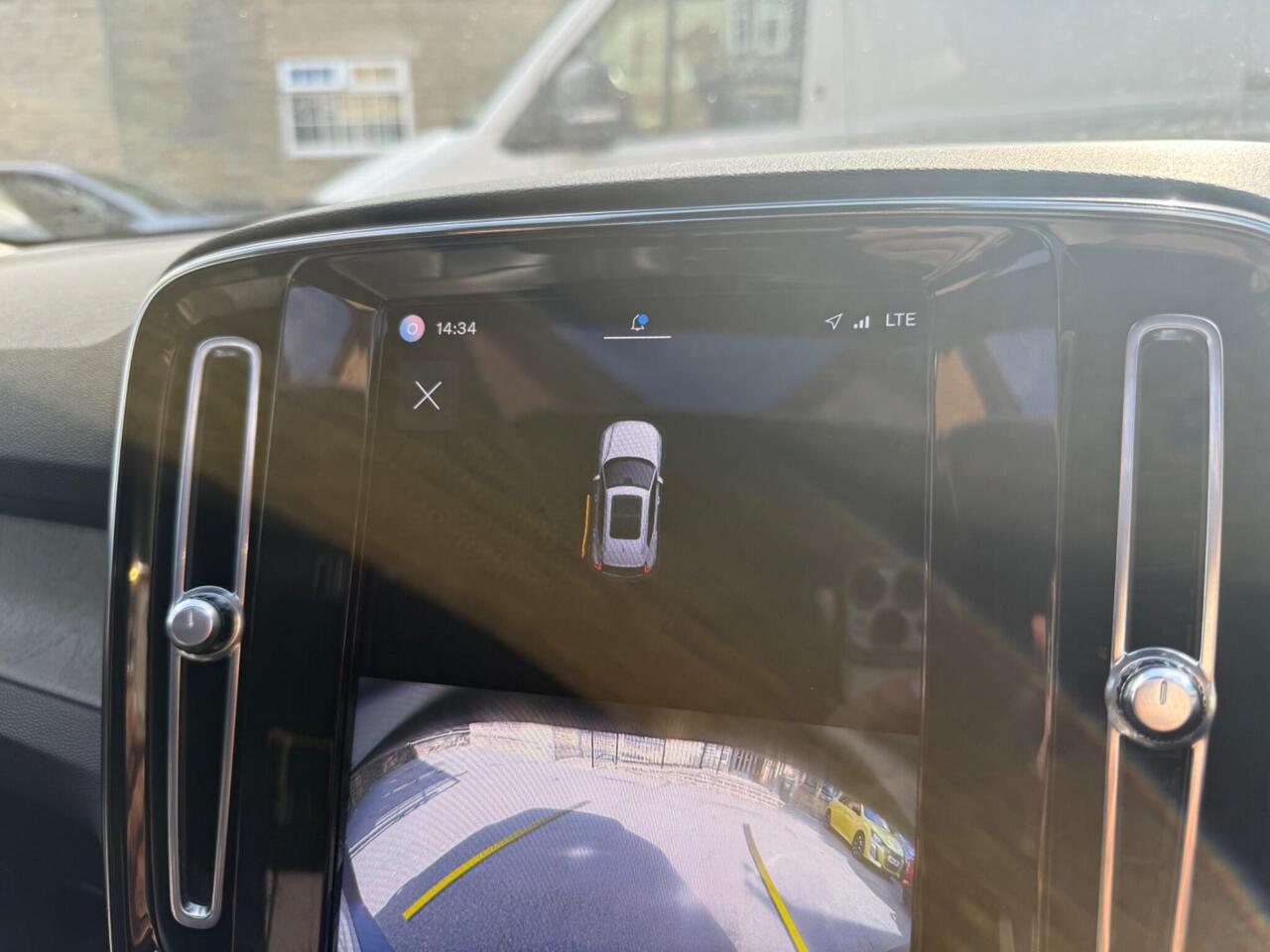 Volvo XC40 — photo 37