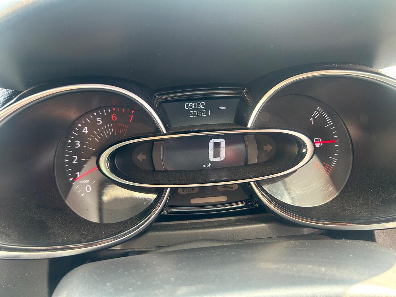 Renault Clio — photo 25