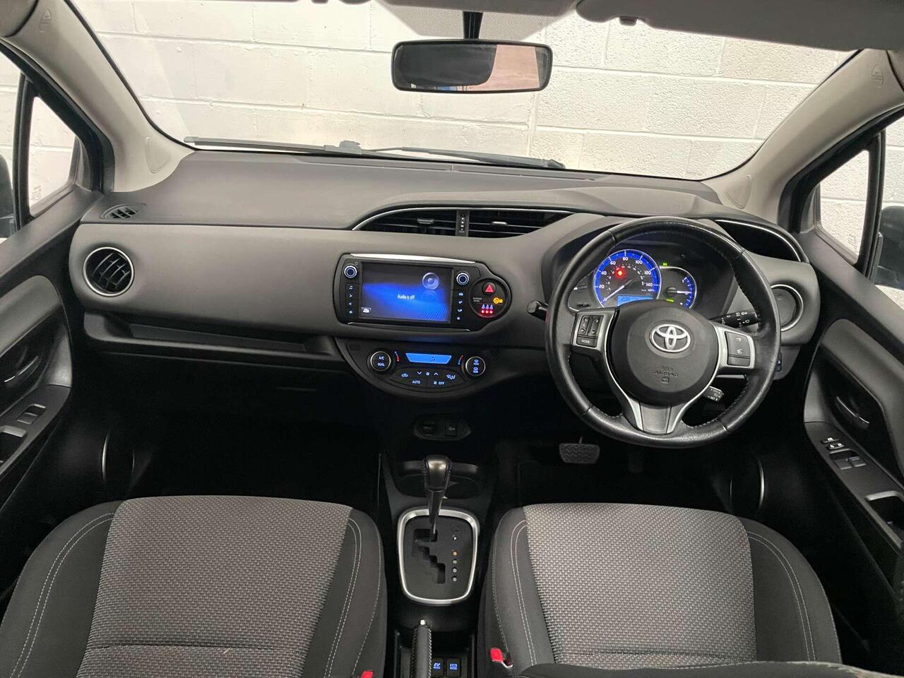 Toyota Yaris — photo 2