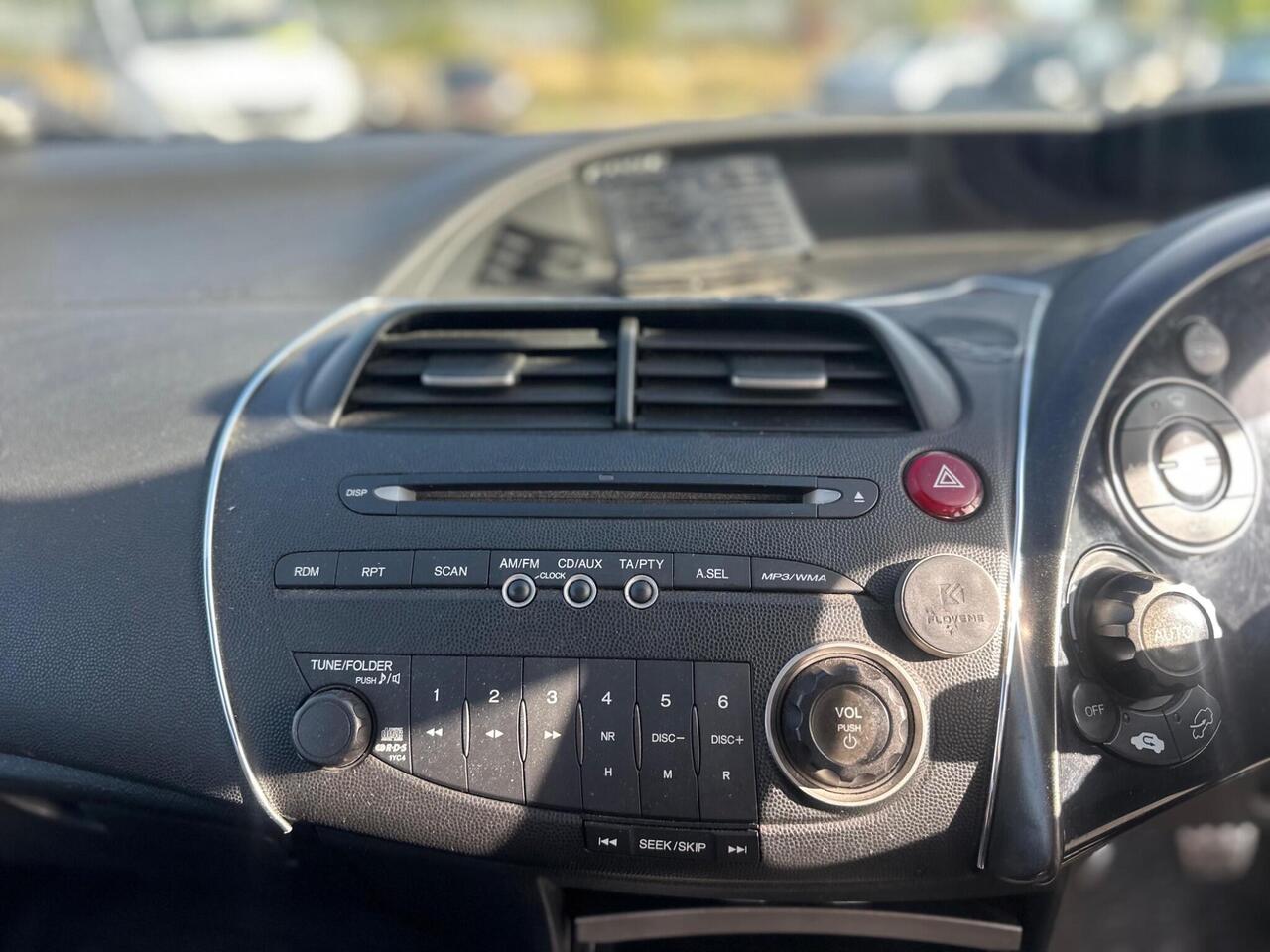 Honda Civic — photo 17
